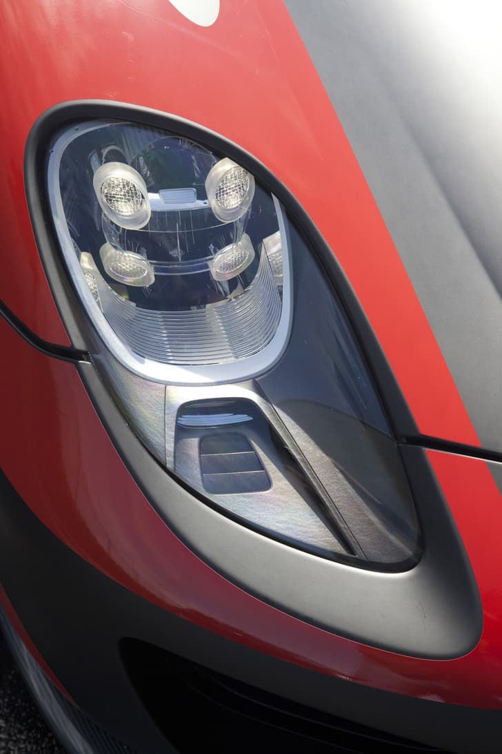 Porsche 918 Spyder photo gallery